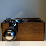 Houten tamper station