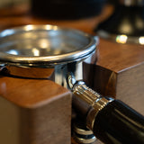 Houten tamper station